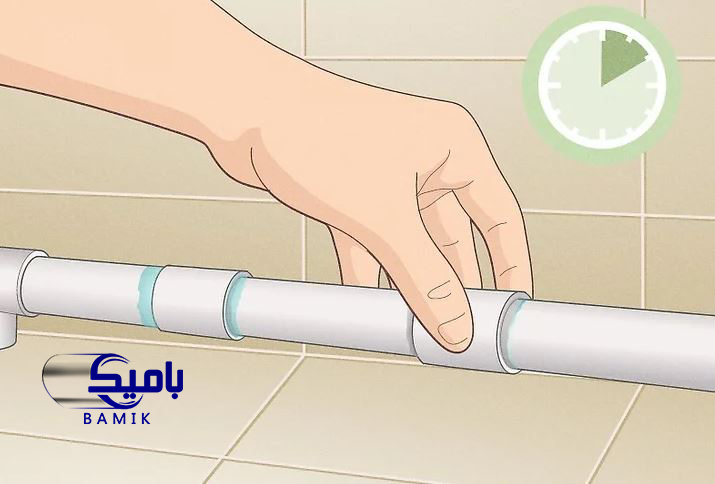 قسمت جدیدی از لوله پی وی سی را نصب کنید